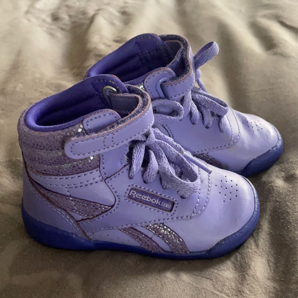 EUC classic Reebok purple high top sneaker sz 5